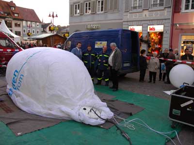 Vermietung und Installation von Lichtballons f&uuml;r Stadtfeste und "moonlight-shopping"